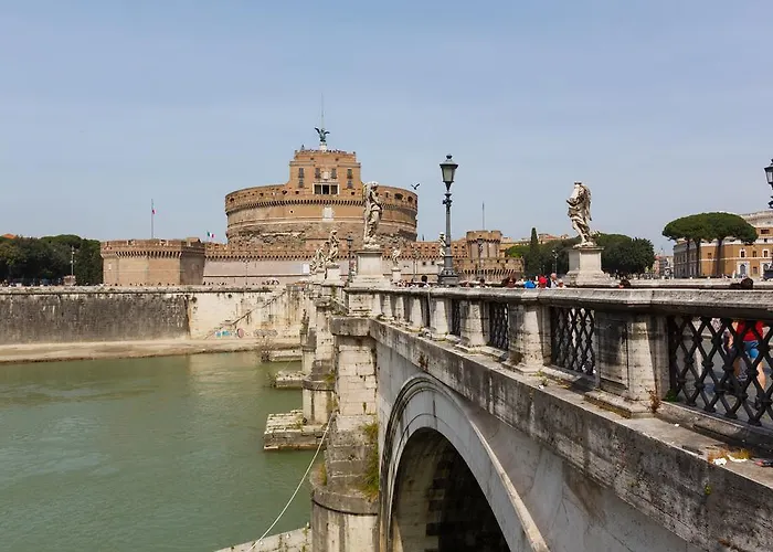 Navona, Old Rome Lodge