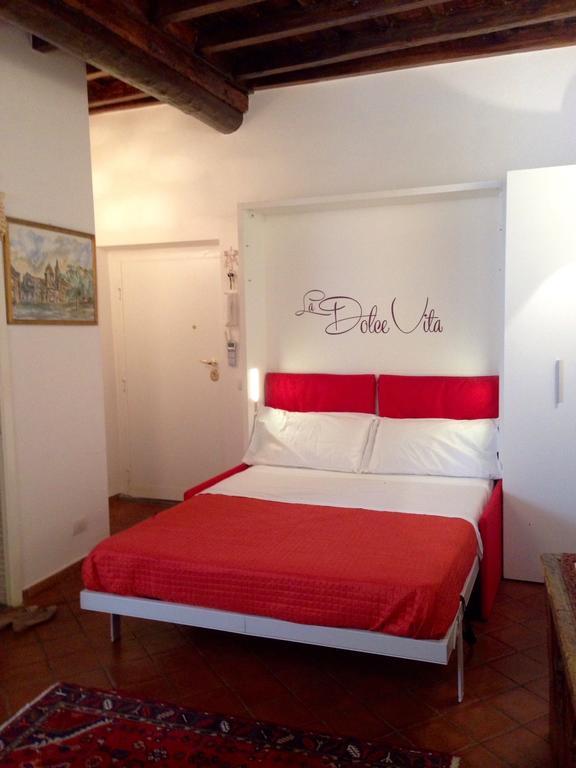 Navona, Old Rome Lodge